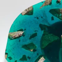 <a href="https://www.galeriegosserez.com/artistes/t-sakhi.html"> T SAKHI </a> - Reconciled Fragments - Table d'appoint "Blue"